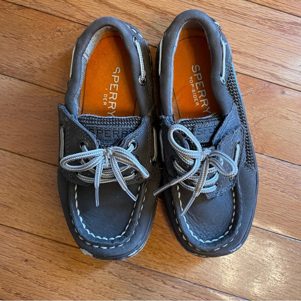 Grey toddler boys sperry boat shoes. Size 8.5 little boy. Used condition